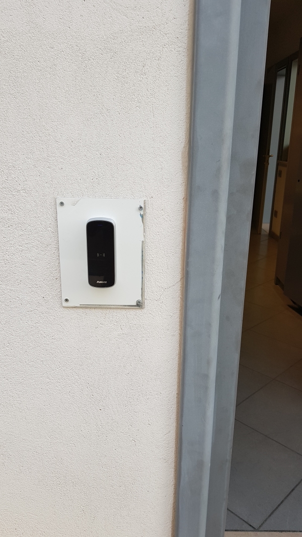 Access Control, Badge and PIN, M3 Pro Rfid/Mifare, IP65, Linux, Wifi and Bluetooth 